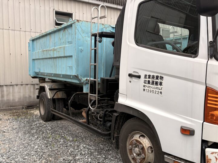 アースクリーンシステムズ車両