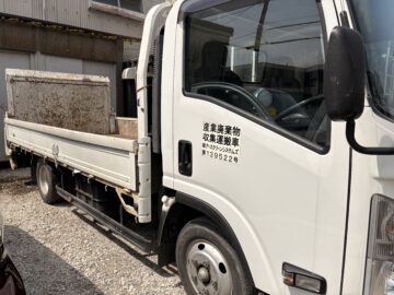 株式会社アースクリーンシステムズ白いトラック